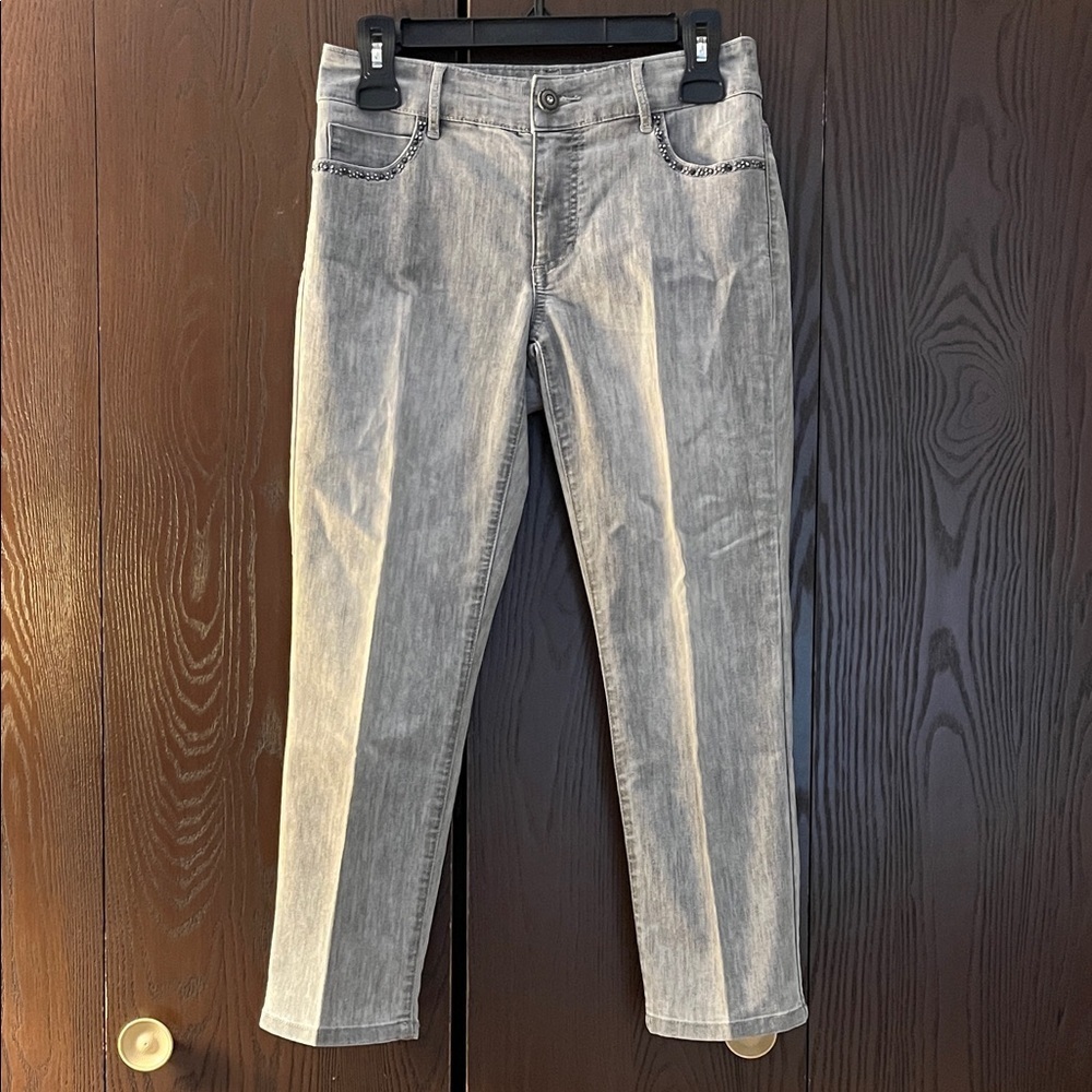 Chico’s platinum denim gray washed jeans with beading. Size 00.